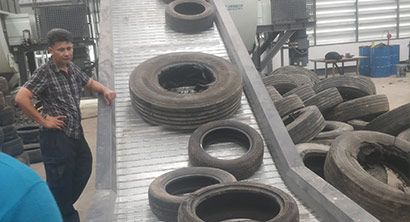 板式給料機上料中